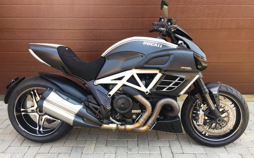 2012 Ducati Diavel AMG Motorbike